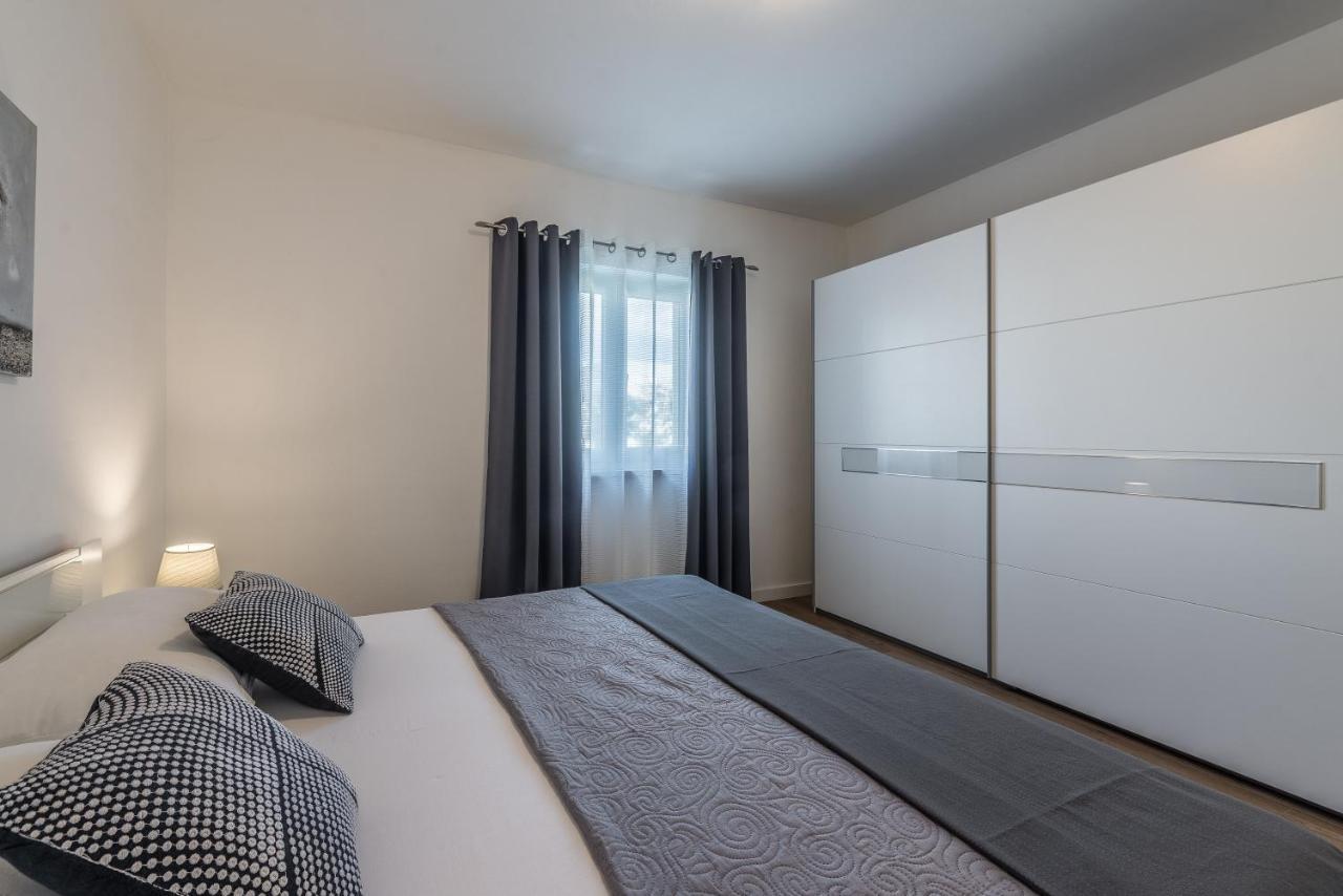 Holiday Home Bajlo Apartment With Three Bedrooms Zadar Ngoại thất bức ảnh