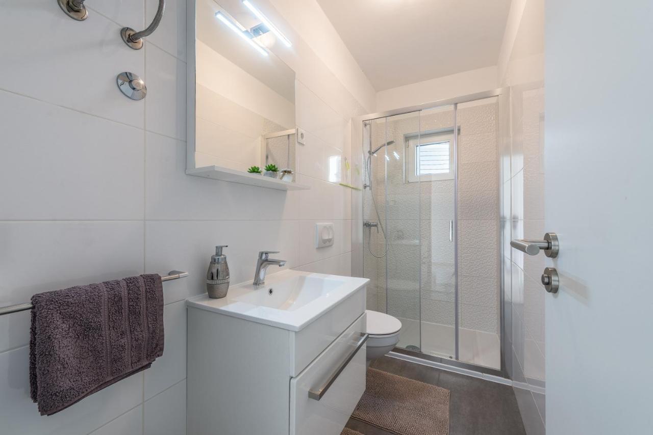 Holiday Home Bajlo Apartment With Three Bedrooms Zadar Ngoại thất bức ảnh