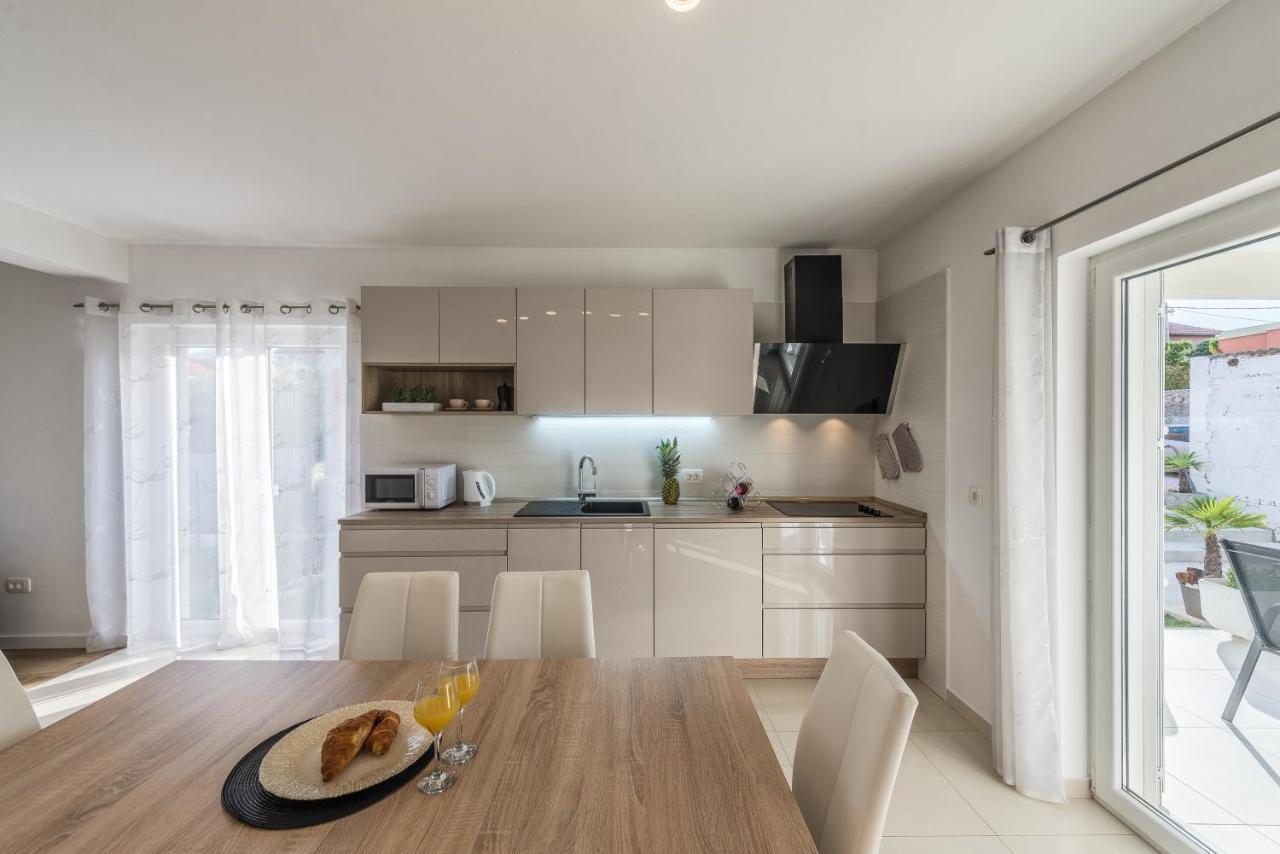 Holiday Home Bajlo Apartment With Three Bedrooms Zadar Ngoại thất bức ảnh