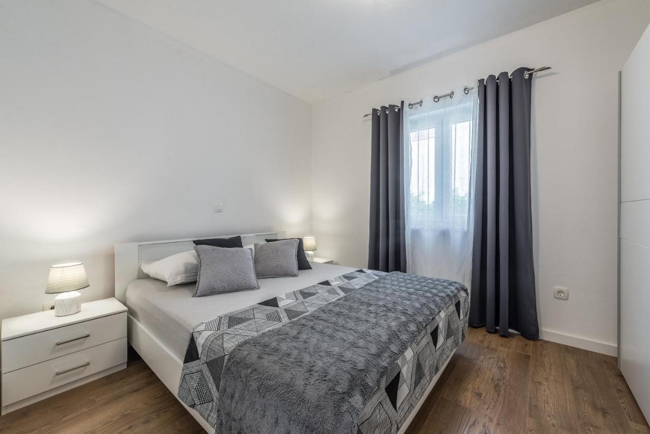 Holiday Home Bajlo Apartment With Three Bedrooms Zadar Ngoại thất bức ảnh