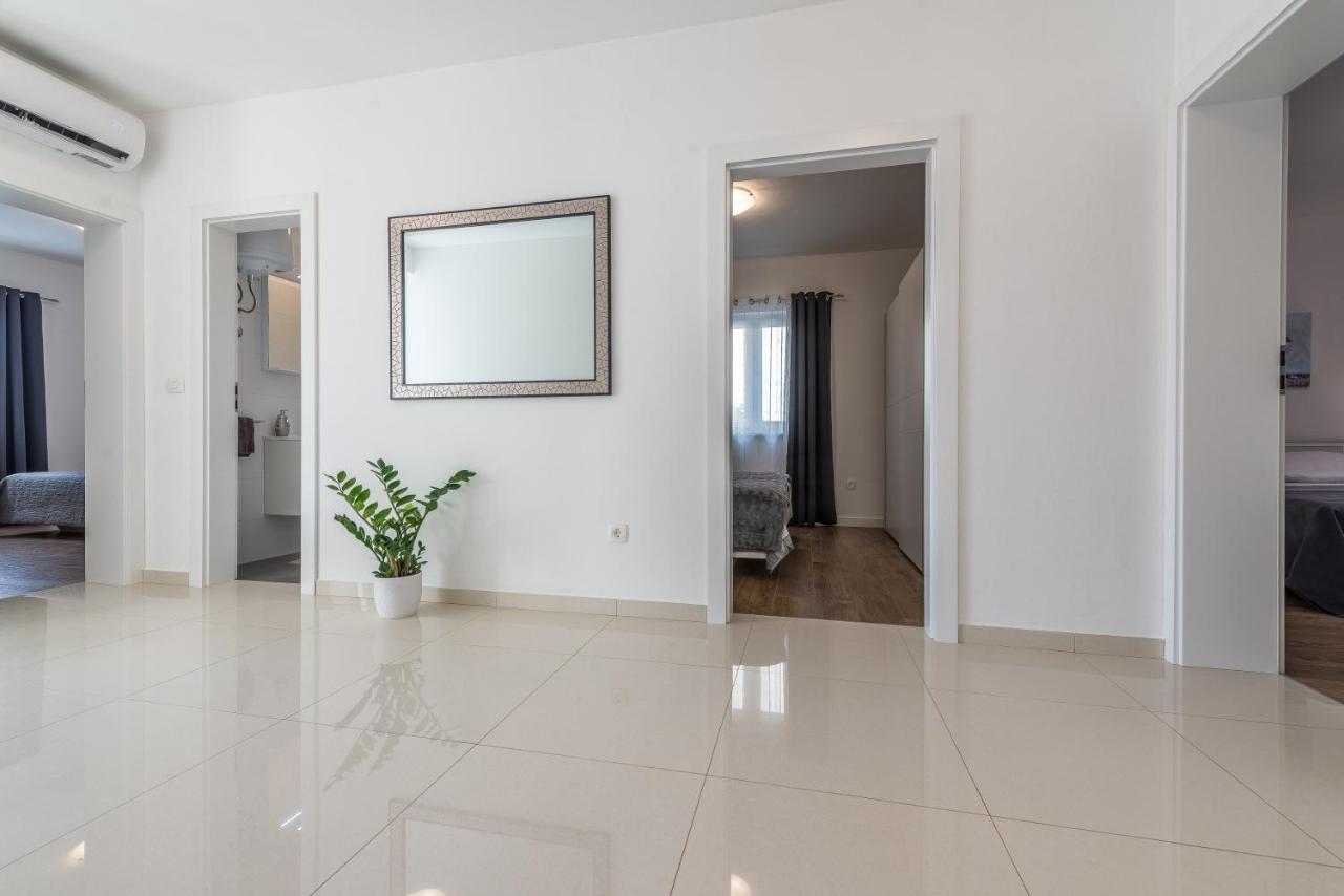 Holiday Home Bajlo Apartment With Three Bedrooms Zadar Ngoại thất bức ảnh