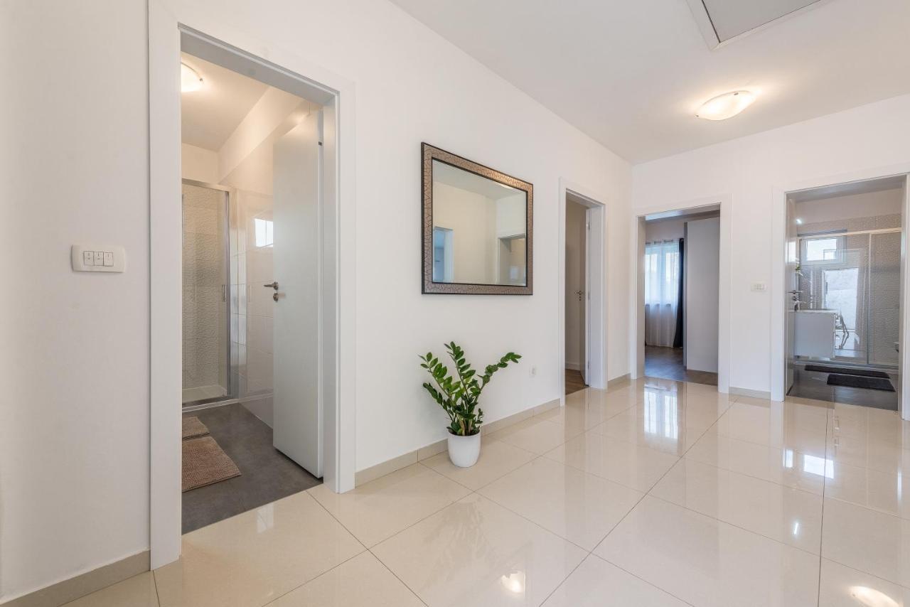 Holiday Home Bajlo Apartment With Three Bedrooms Zadar Ngoại thất bức ảnh