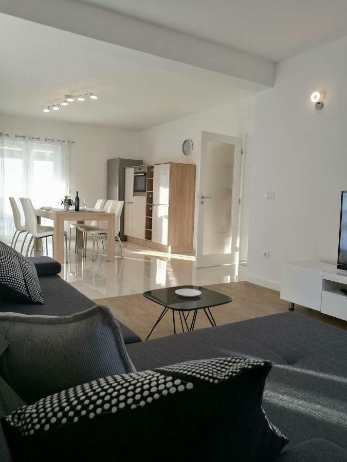Holiday Home Bajlo Apartment With Three Bedrooms Zadar Ngoại thất bức ảnh